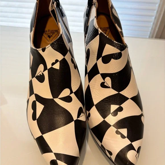 Fluevog Black and White Heart Patterned Women's Shoes size 9 - Picture 3 of 4
